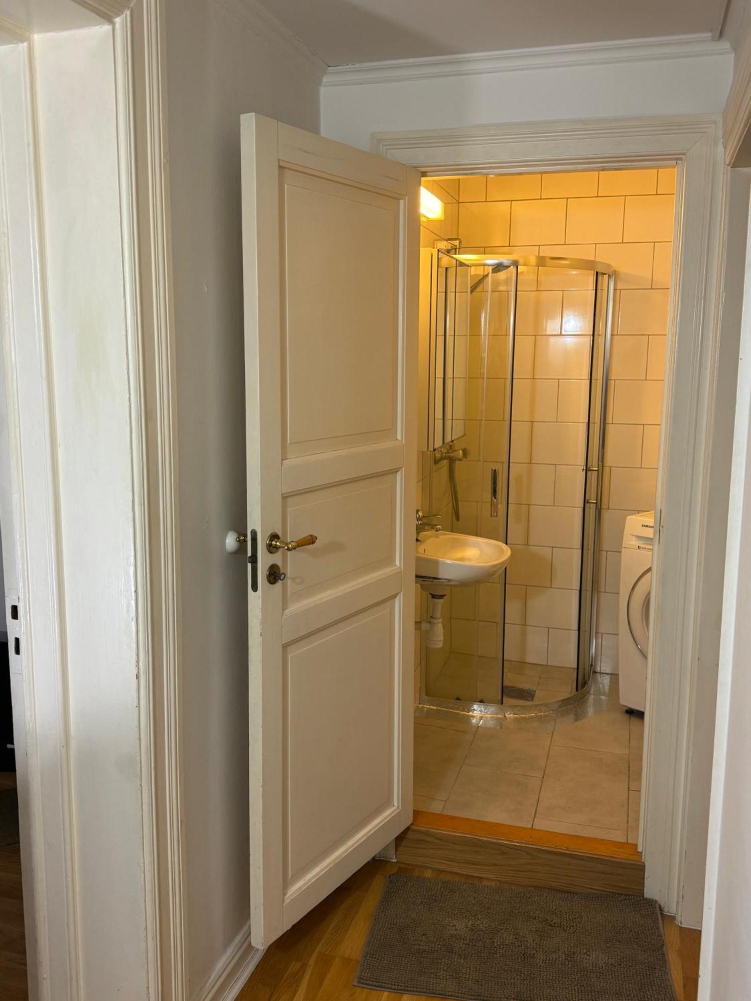 Guest house Book A In The Heart Of *